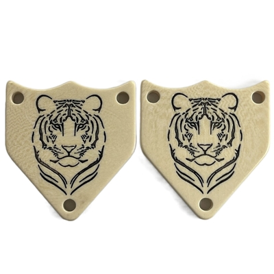 Irregular Pentagon 3 Hole Fancy Plastic Buttons Engraved Tiger Logo In